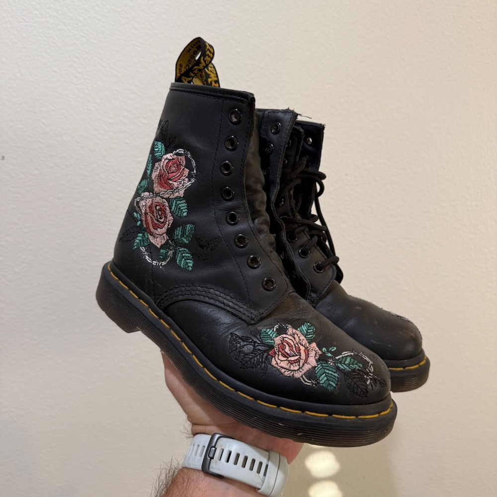Dr. Martens 1460 Vonda Chain II Black Leather Floral Embroidered Boots Womens 6